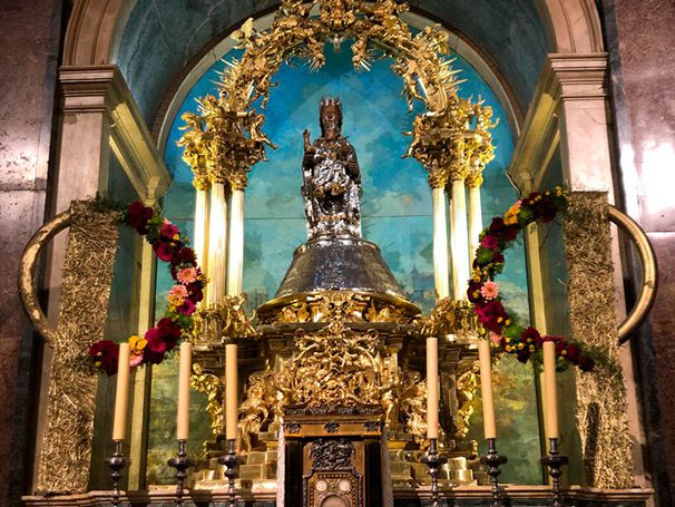 Decoración floral de la Capilla del Santísimo de la Catedral de Toledo